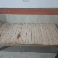 یک عدد تخت چوبی سنتی در حد نو کلا۴ماه استفاده شده