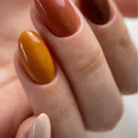 ناخن۱۸۰ ،کاشت ناخن۲۵۰ و۴سال هست سابقه دارم