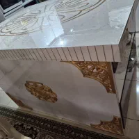 میز جزیره کابینت هایگلاس زیبا و جادار آشپزخانه