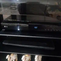 یک عدد وی سی دی ال جی همرا ه با سینما خانگی