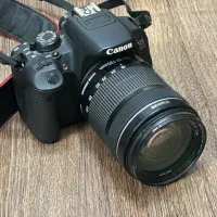 دوربین کنون ۷۰۰d با لنز ۱۸-۱۳۵