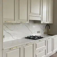 نصب سرامیک بین کابینت و سرویس بهداشتی