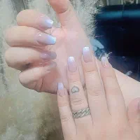 کاشت وخدمات ناخن وتمامی خدمات درسالن انجام میشود.|خدمات آرایشگری و زیبایی|مشهد, پنجتن|دیوار