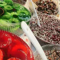 ب دونفرفروشنده خانم برای نمایشگاه نیازدارم