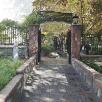 نیروی کار اقا در سالن رستوران