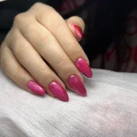 کاشت و خدمات ناخن با بهترین متریال وکم ترین هزینه