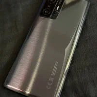 گوشی کاملا سالم و بدون خط و خش