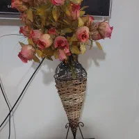 گل مصنوعی همراه گلدان