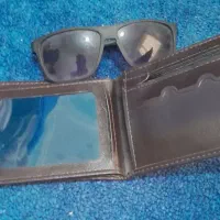 کیف پول و عینک