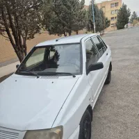 ۱۳۲تک برگ بی رنگ