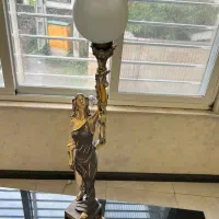 اباژور مجسمه بانو مشعل و میزش|چراغ خواب و آباژور|رشت, گلباغ نماز|دیوار