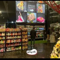 صندوقدار و فروشنده خانم