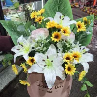 باکس و دسته گل مصنوعی روز مادر|گل مصنوعی|میانه, |دیوار