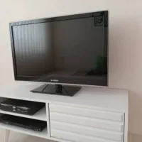 تلویزیون ۳۲ اینچ xvision به همراه میز چوبی|تلویزیون و پروژکتور|محمدیه-قزوین, |دیوار