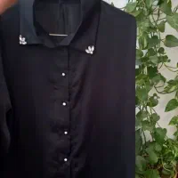 شومیز ساتن مشکی یقه جواهردوزی