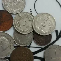 تعدادی سکه قدیمی|کلکسیون اشیاء عتیقه|شازند, |دیوار