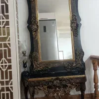 آینه و کنسول و شمعدان