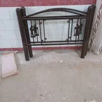 تخت فلزی