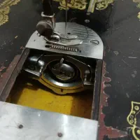 یک عدد چرخ خیاطی