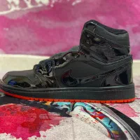 نایک ورنی|کیف، کفش، کمربند|هشتگرد, هشتگرد قدیم|دیوار