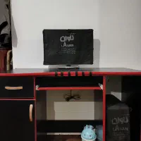 میز و کامپیوتر