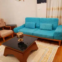 مبلمان ۸ نفره، با میز وسط گردان و ۳ تا عسلی