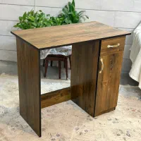 میز تحریر بسیار سالم