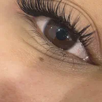 تخفیف روز دختر  کاشت مژه