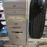 کامپیوتر خانگی به همراه موس و کیبورد