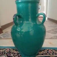 چند عدد کوزه بزرگ