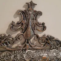 میز و ایینه و شمعدان