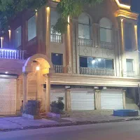 من یک سرایدار یا نگهبان هستم