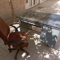 میز آهنی قدیمی با صندلی