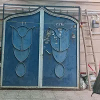 درب آهنی محکم و ضخیم
