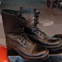 یک جفت پوتین کاملا نو سایز ۴۰