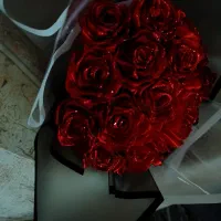 گل رز قرمز اکلیلی