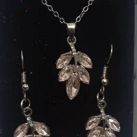 نیم ست گلبرگ صورتی