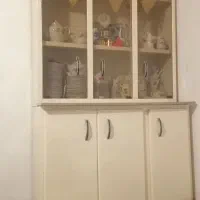 یک کابینت بوفه مدلی نو و تمیز