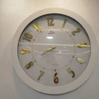 ساعت دیواری