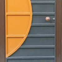 خانه سه طبقه با مغازه تجاری