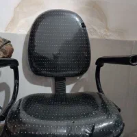 صندلی در حد نو سالم