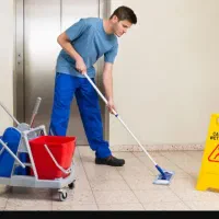 سرایدار باغ ویلا فقط یک نفر اقا،