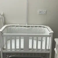 تخت نوزاد  کنار تخت مادر