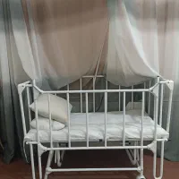 گهواره کنار مادر