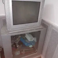 تلویزیون ۲۱ اینج سامسونگ و میز