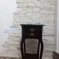 میز زیر تلفن