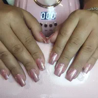 خدمات زیبایی وناخن