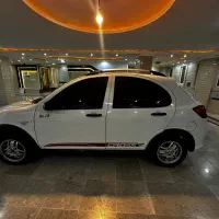 کوئیک R سفید قرمز 1400|خودرو سواری و وانت|تهران, درختی|دیوار