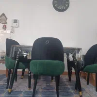 میز غذا خوری کاملا سالم و نوع چندماه خریداری شده