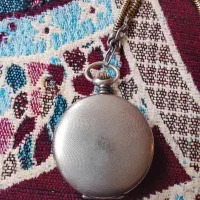 ساعت جیبی خیلی قدیمی سالم فقط سرویس کوچلو میخواد